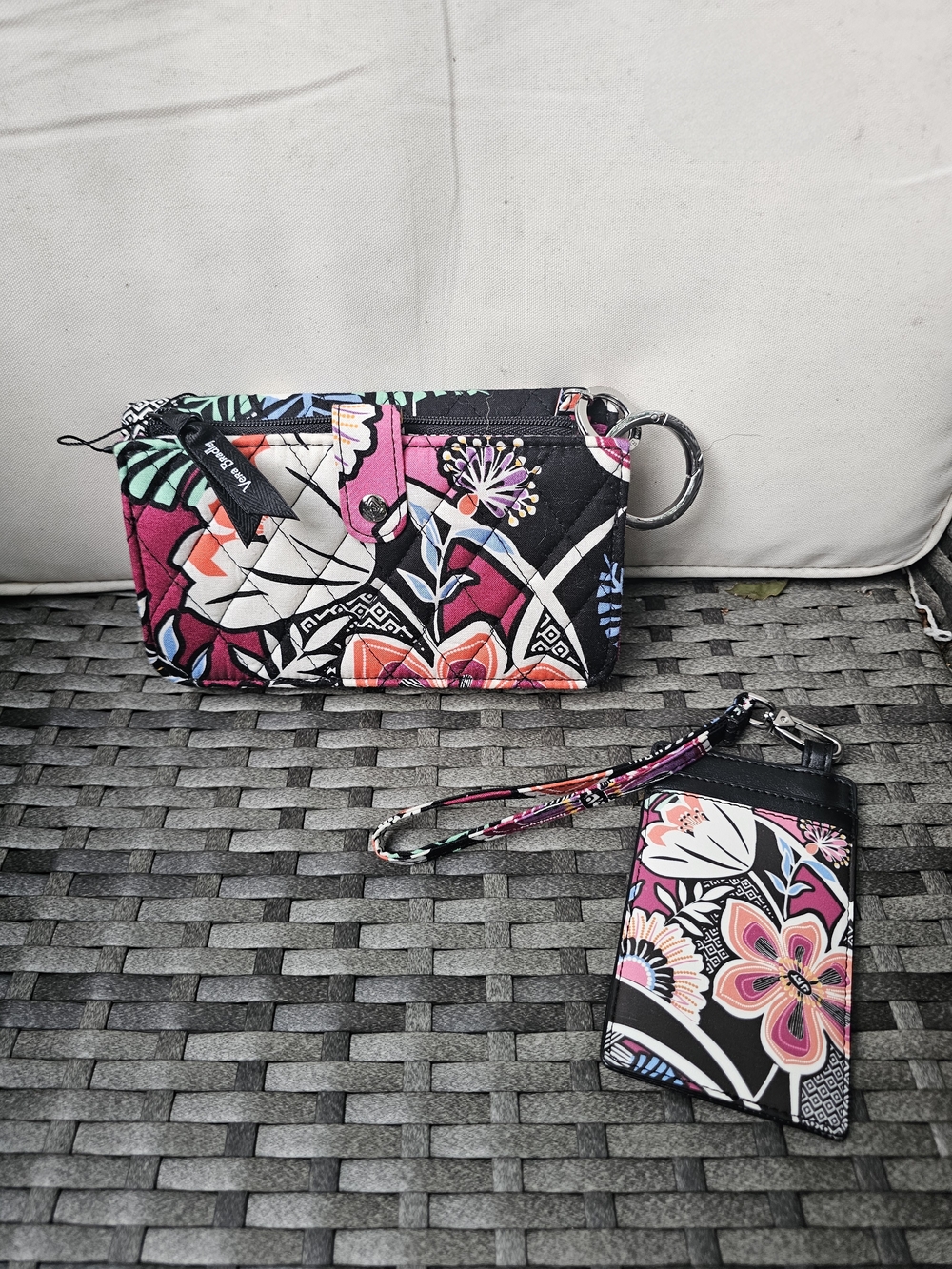 🚨SALE🚨🆕️Vera Bradley Kauai Floral RFID Smartphone Wristlet w/ ID Holder - Picture 2 of 9